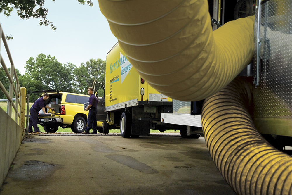 REPARATION D'UN COMMERCE SUITE AUX DOMMAGES CAUSES PAR UNE TEMPETE ET UNE INONDATION